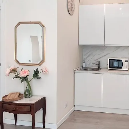 Brand New Connected To Two Metro Lines Apartman